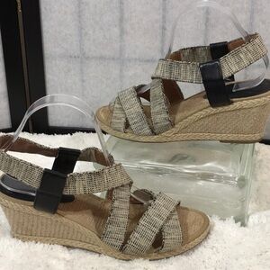 Lucky Brand strappy wedge sandals